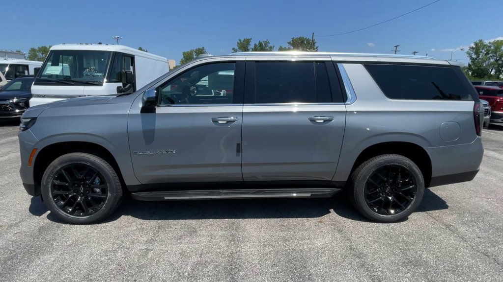 New 2026 Chevrolet Suburban Premier w/ Sun And Tow Package AWD/4WD image 7