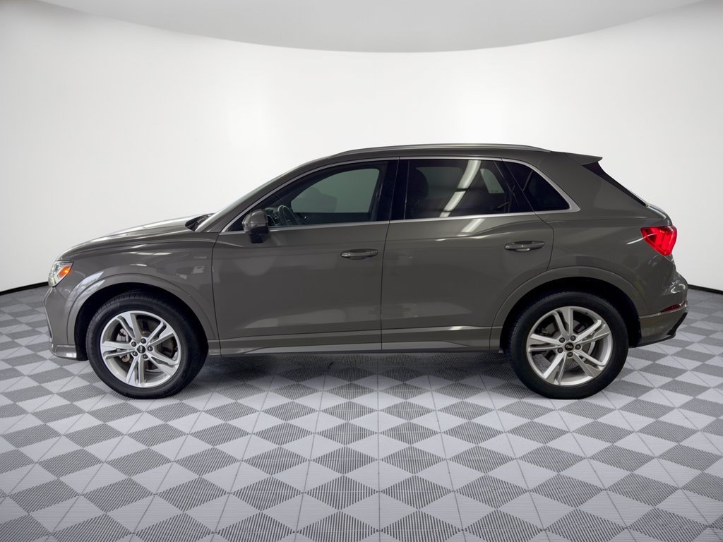 Used 2022 Audi Q3 2.0T Premium Plus w/ Premium Plus Package AWD/4WD image 2