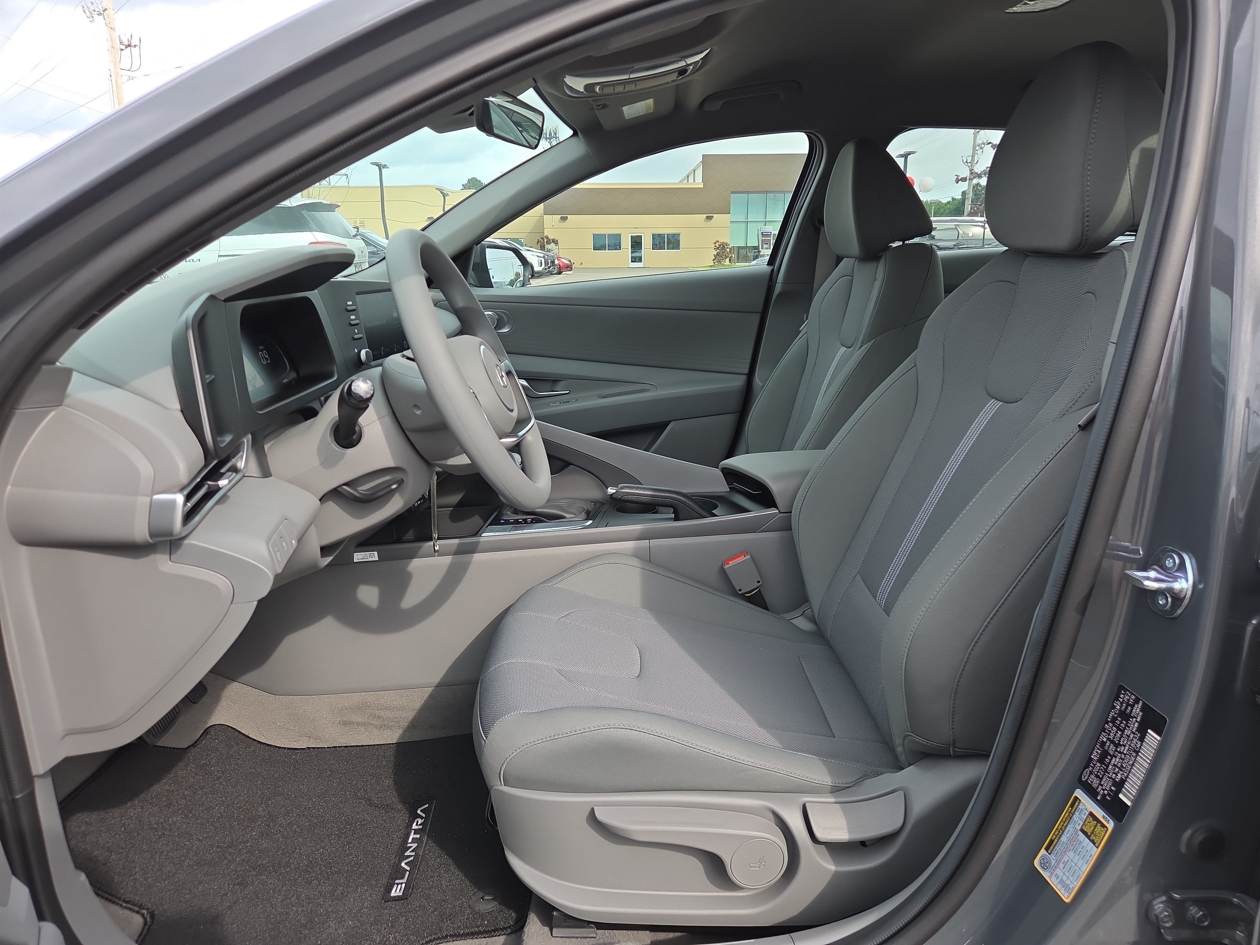 New 2026 Hyundai Elantra SE FWD image 5