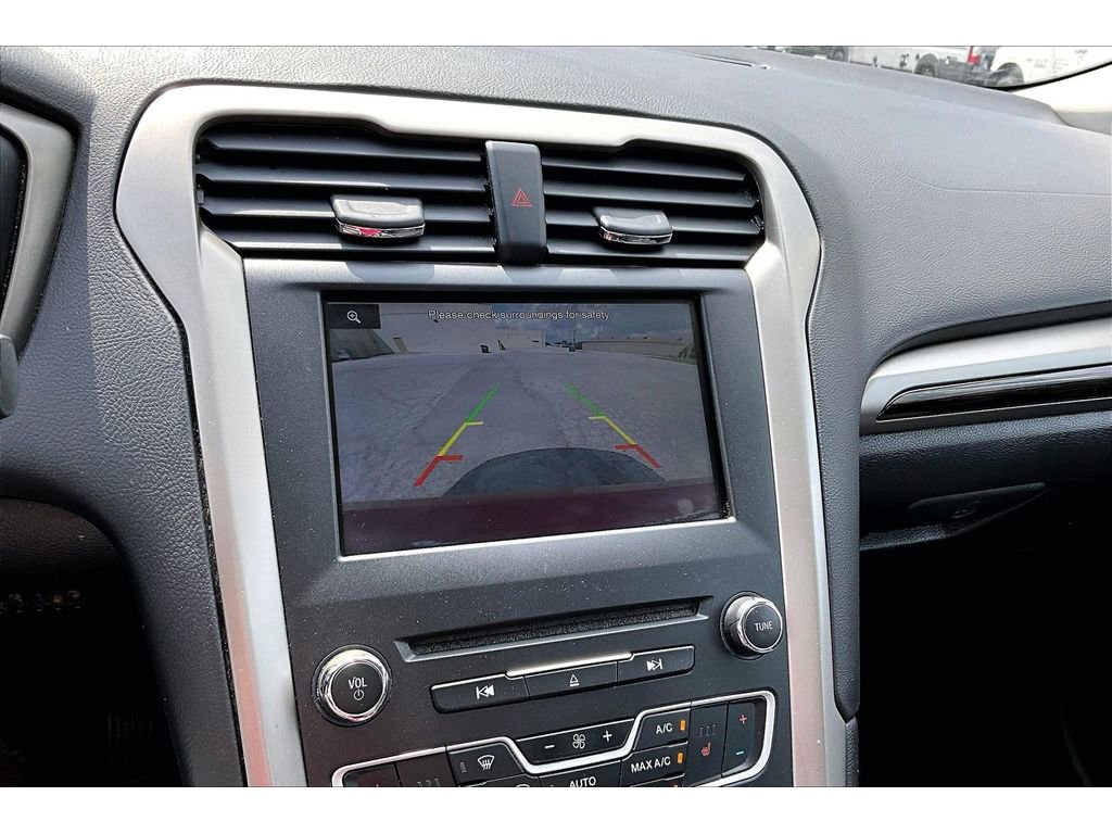 Used 2016 Ford Fusion SE w/ Equipment Group 202A FWD image 29