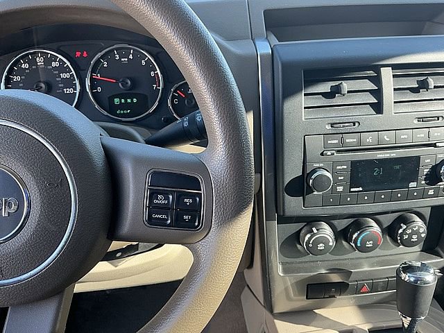 Used 2011 Jeep Liberty Sport image 19