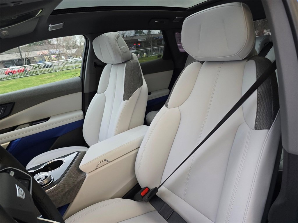 New 2026 Cadillac Optiq Luxury 1 image 21