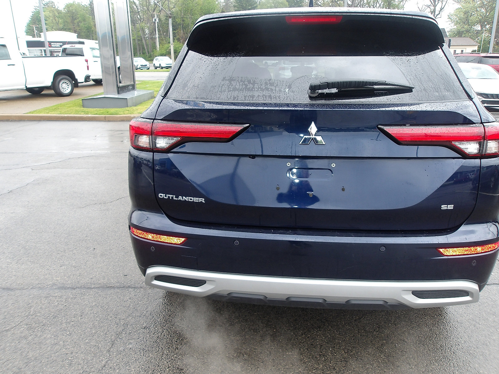 Used 2023 Mitsubishi Outlander SE AWD/4WD image 6