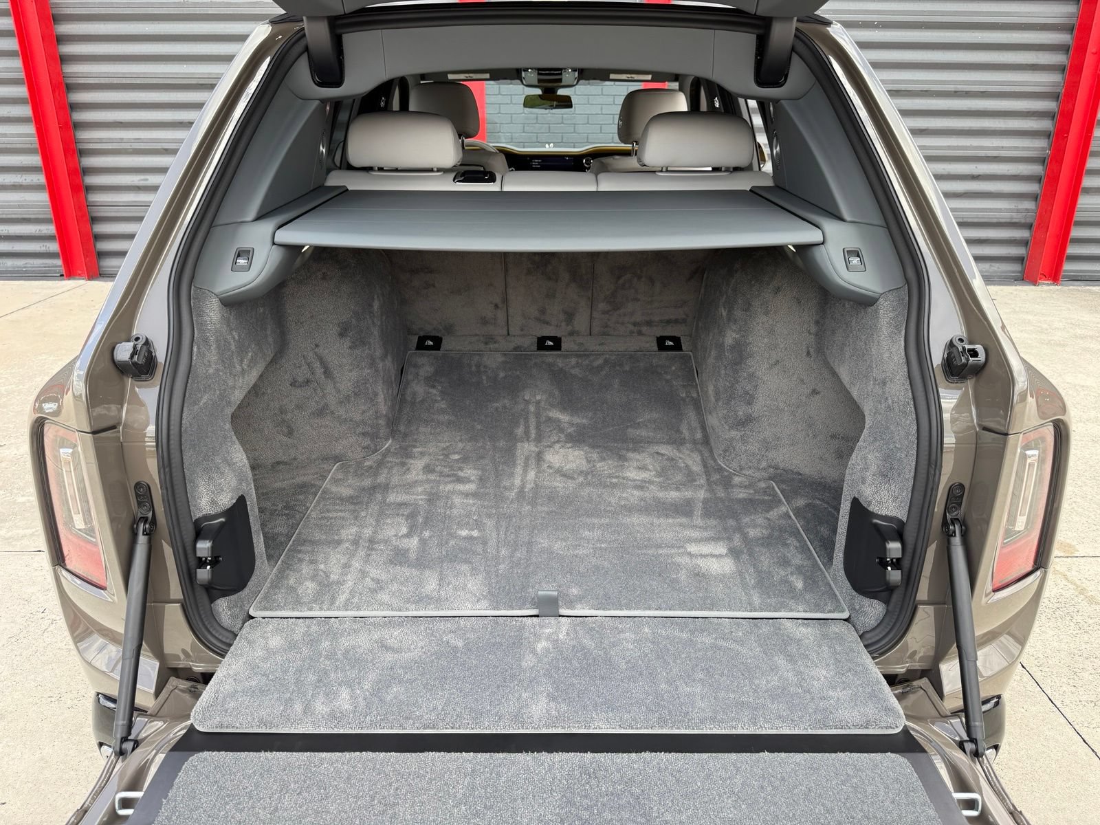 Used 2025 Rolls-Royce Cullinan AWD/4WD image 56
