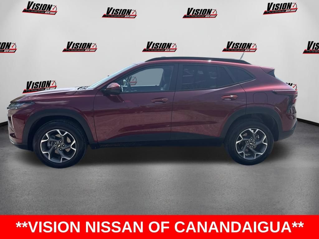 Used 2024 Chevrolet Trax LT w/ Driver Confidence Package FWD image 2