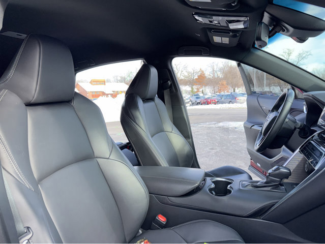 Used 2024 Toyota Venza XLE image 24