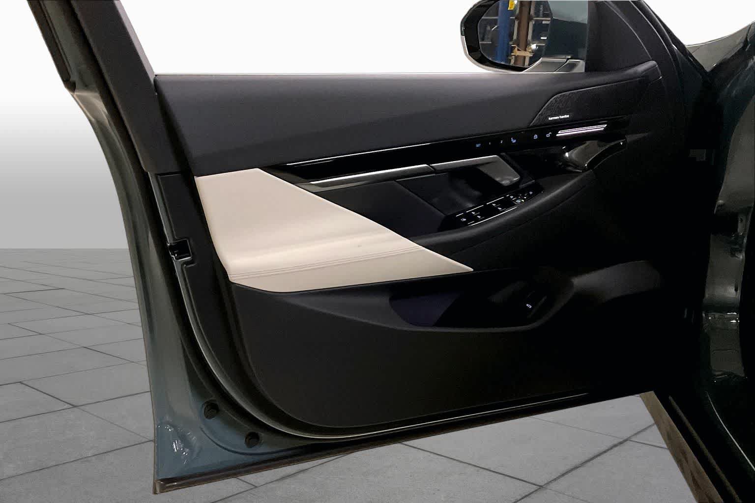 Used 2026 BMW 530i w/ Premium Package RWD image 10