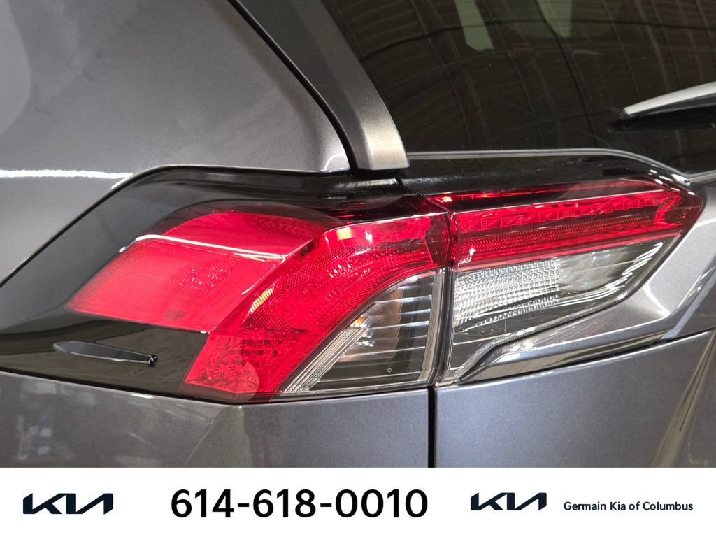 Used 2021 Toyota RAV4 LE AWD/4WD image 16