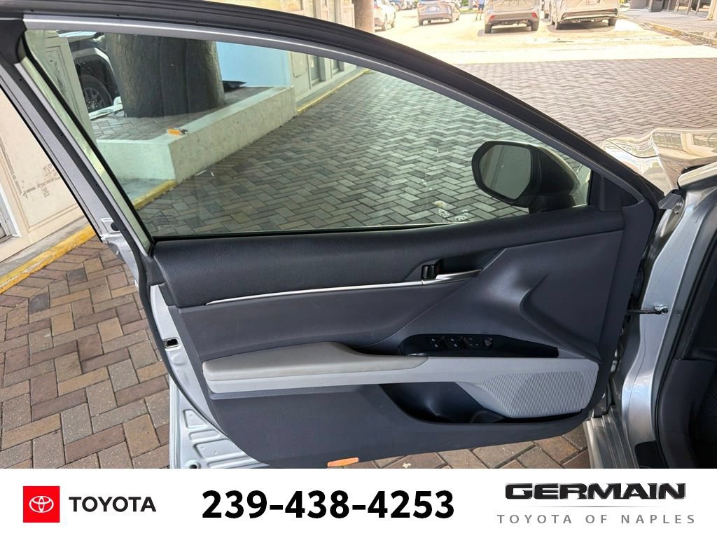 Used 2019 Toyota Camry SE w/ Convenience Package FWD image 13