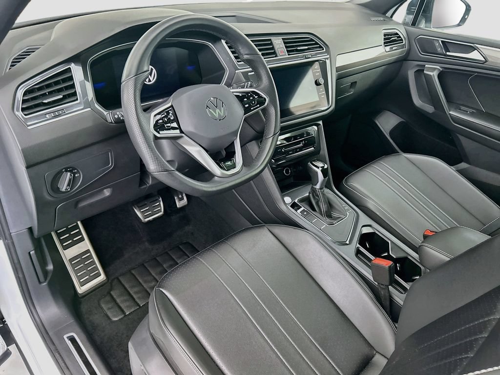Used 2024 Volkswagen Tiguan SE R-Line FWD image 9