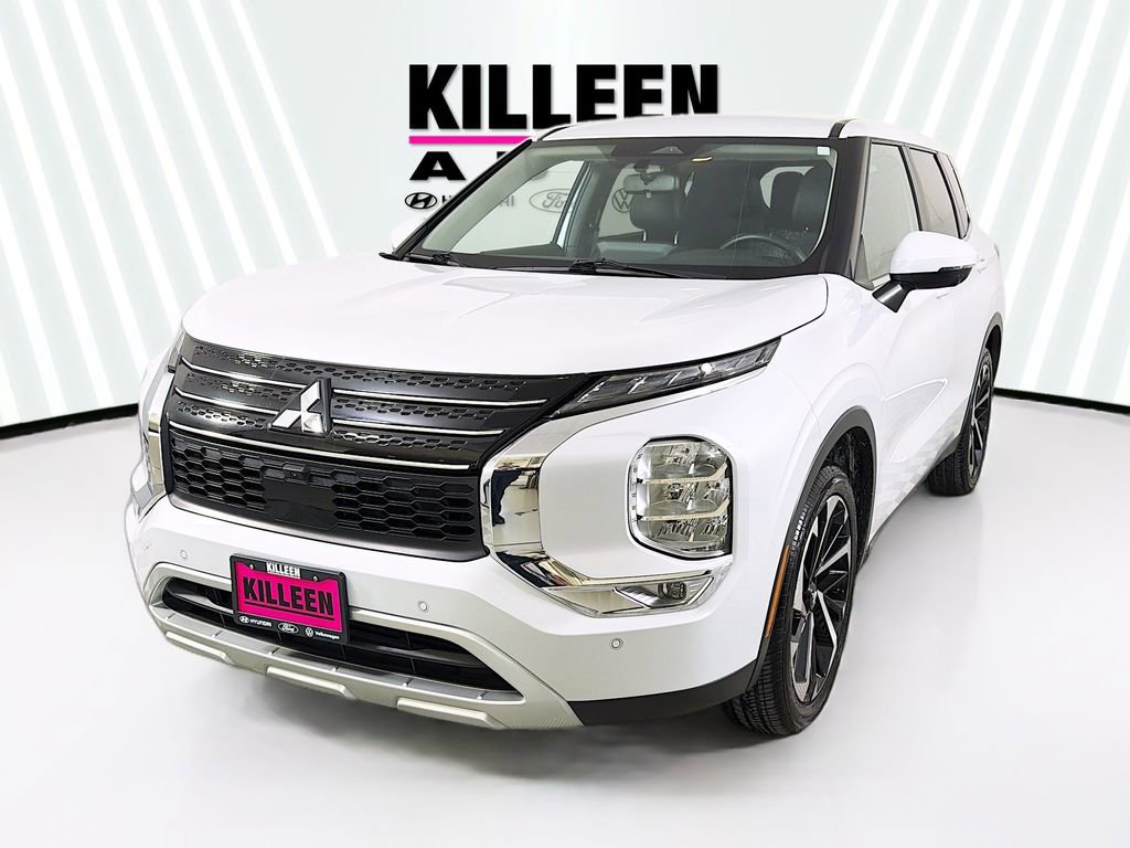Used 2023 Mitsubishi Outlander SE image 3