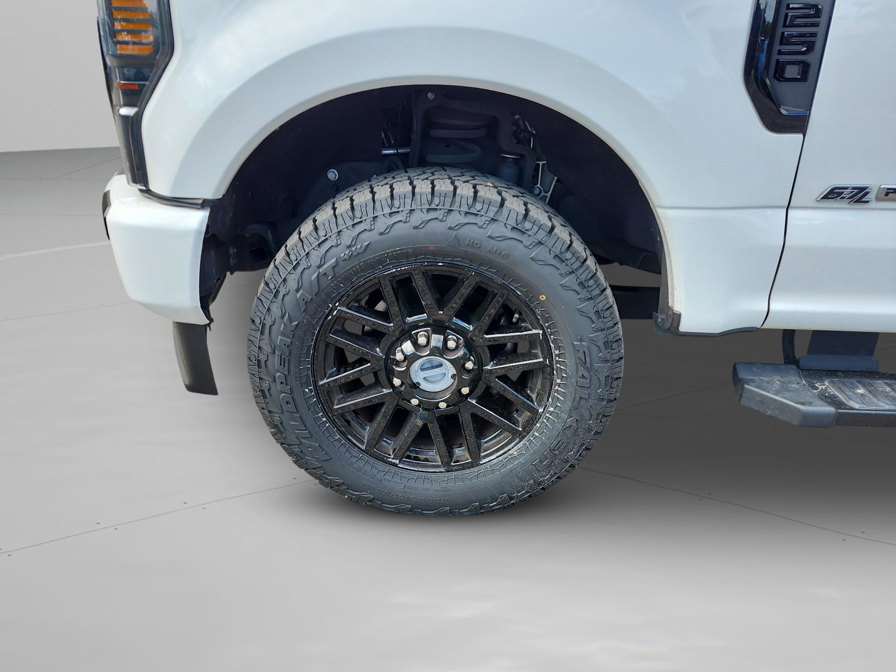 Used 2022 Ford F250 Lariat w/ Black Appearance Package image 10