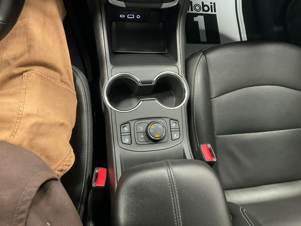 Used 2024 GMC Terrain SLT image 23