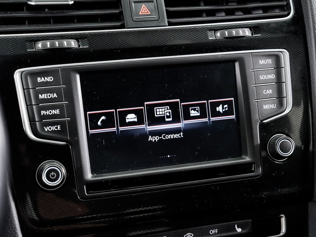 Used 2017 Volkswagen Golf S image 17