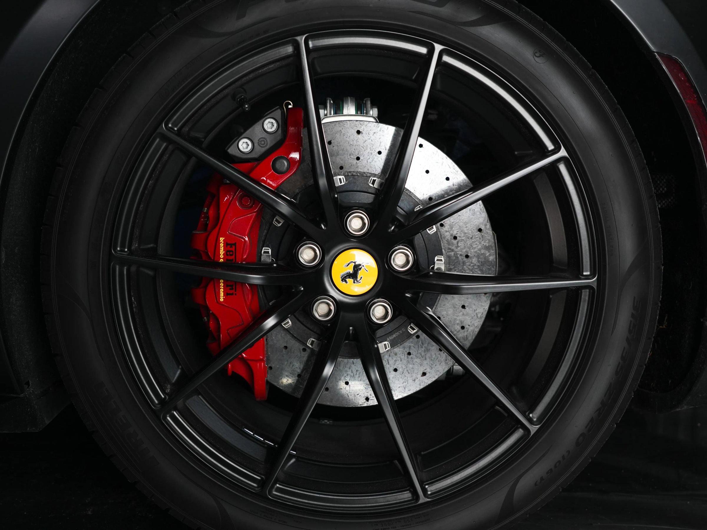 Used 2019 Ferrari 812 Superfast RWD image 10