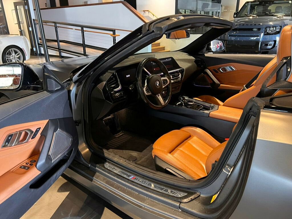 Used 2022 BMW Z4 M40i w/ Premium Package image 9