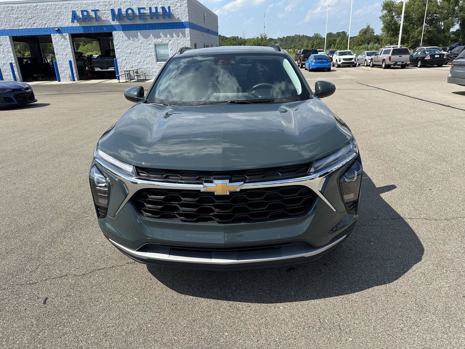 Used 2025 Chevrolet Trax LT FWD image 9
