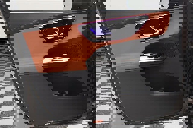 Used 2024 Mercedes-Benz GLC 300 4MATIC image 22