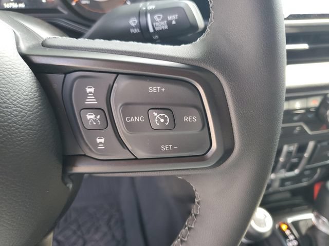 Used 2025 Jeep Gladiator Mojave w/ Convenience Group AWD/4WD image 17