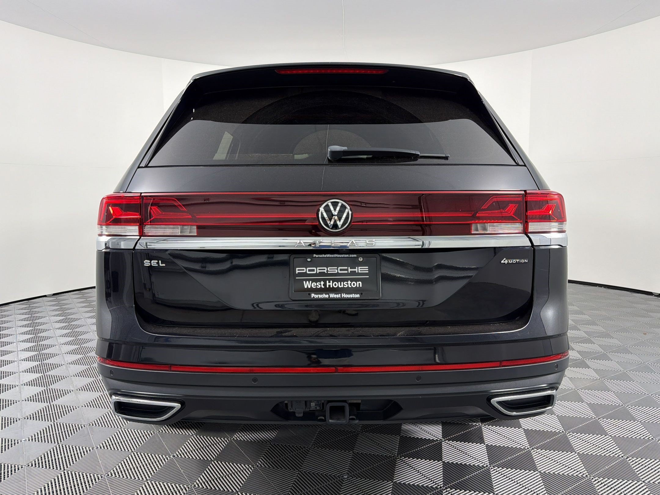 Used 2024 Volkswagen Atlas SEL AWD/4WD image 10