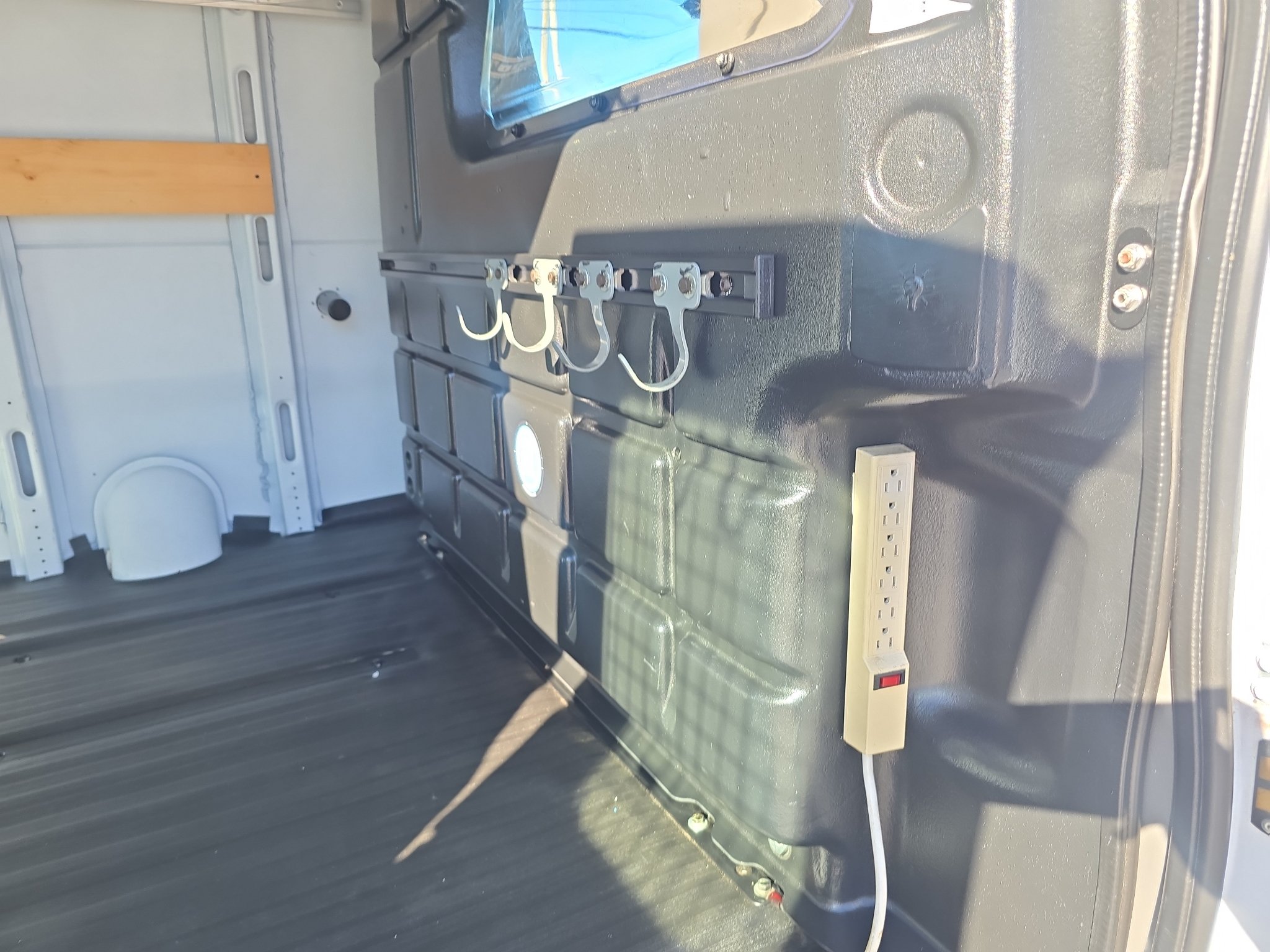 Used 2018 Chevrolet Express 2500 w/ Driver Convenience Package RWD image 17