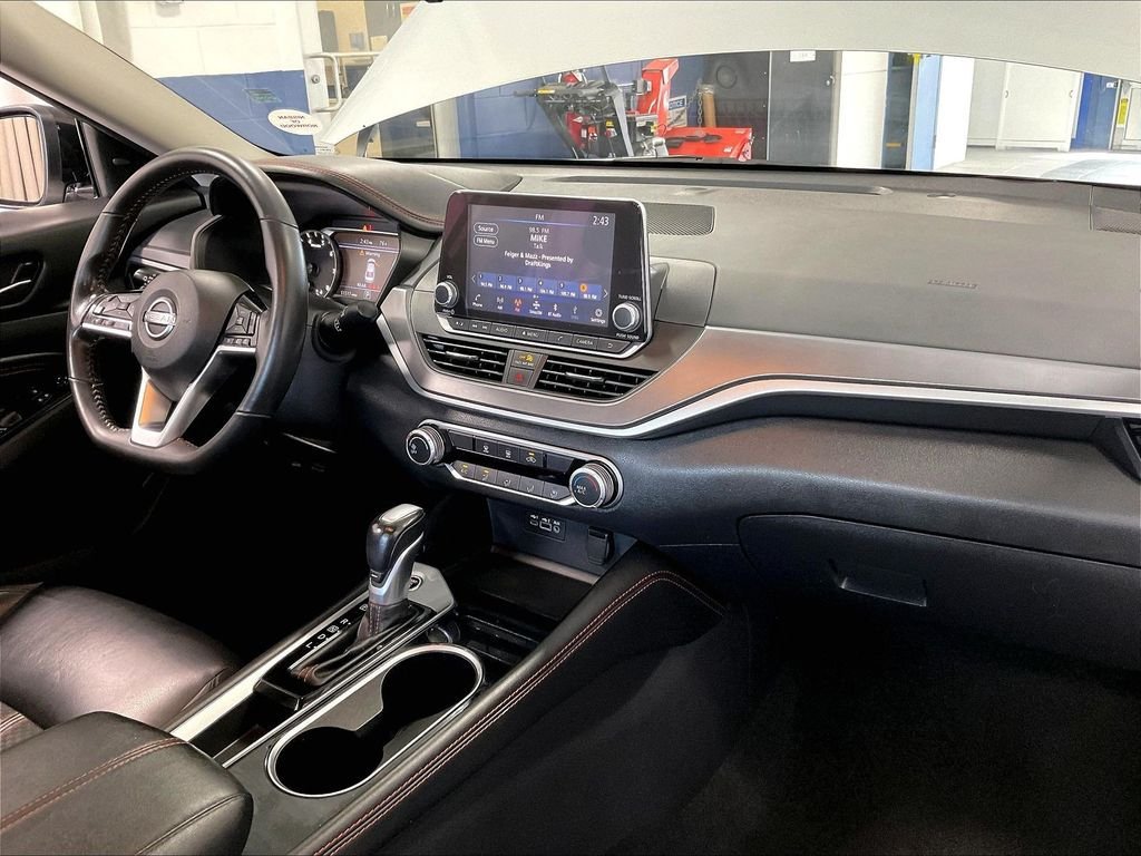 Used 2023 Nissan Altima 2.5 SR FWD image 14