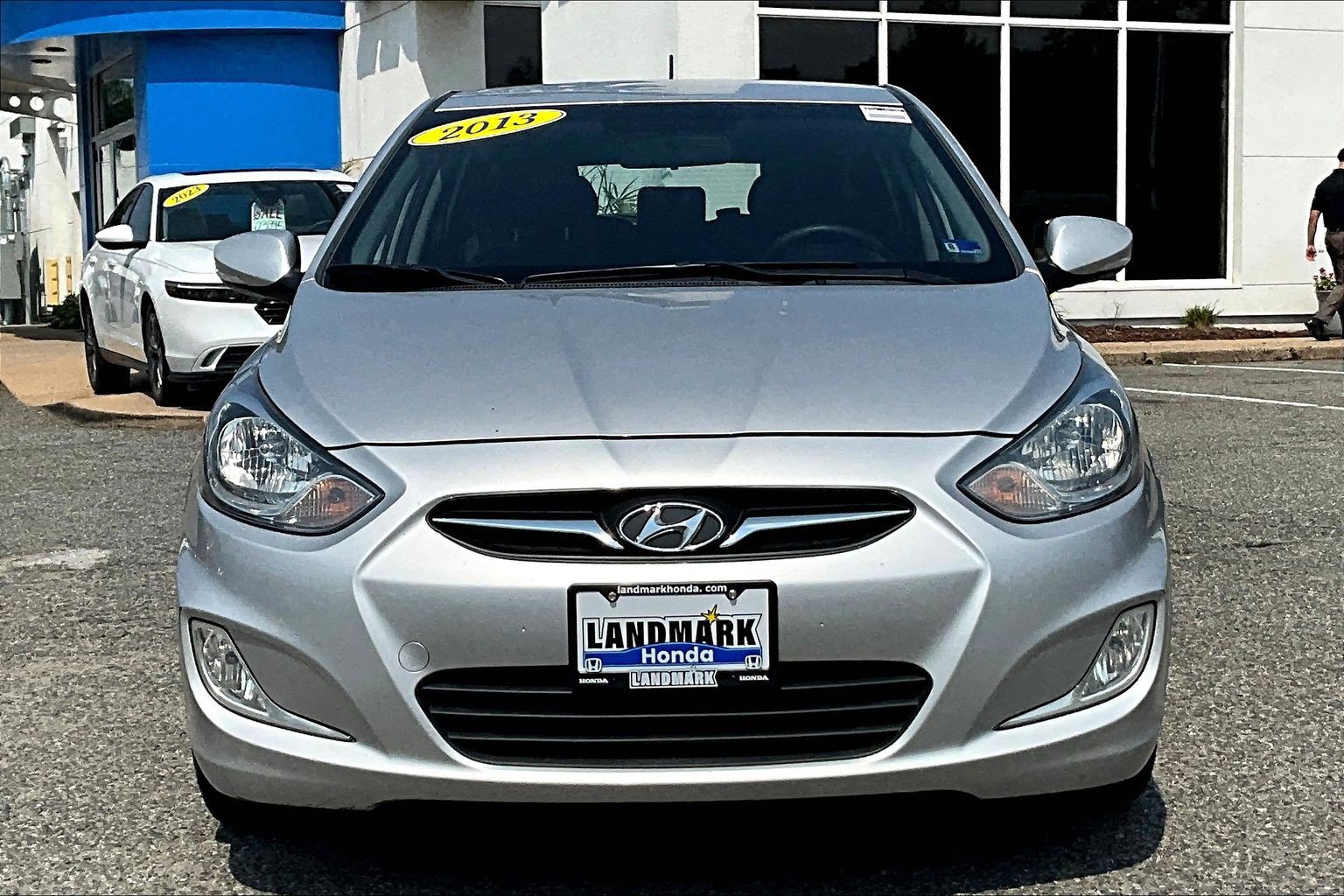 Used 2013 Hyundai Accent SE FWD image 3
