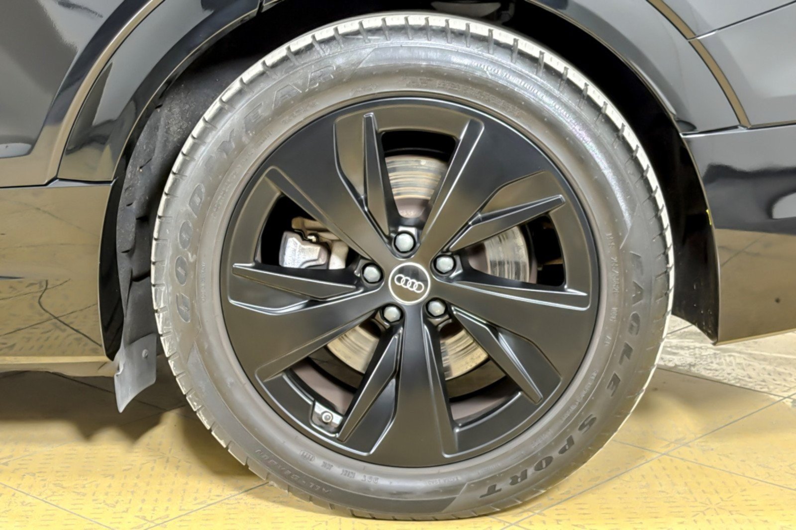 Used 2024 Audi Q8 e-tron Premium AWD/4WD image 24