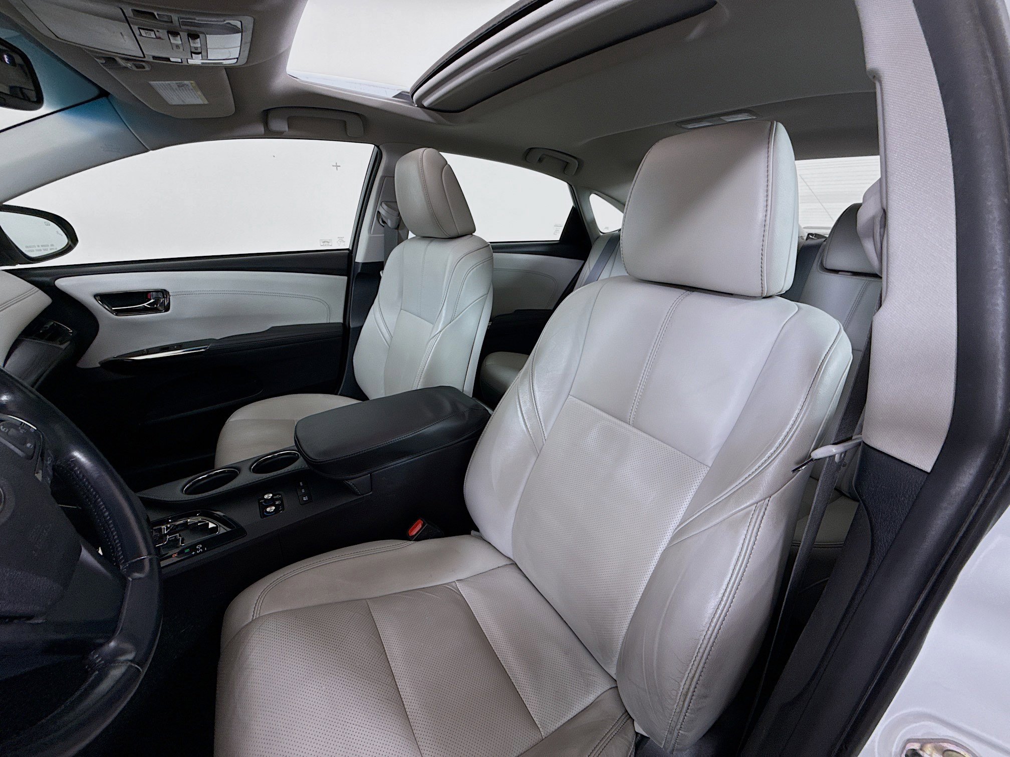 Used 2018 Toyota Avalon Limited image 11