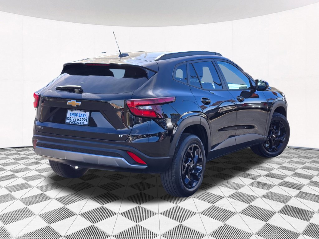 Used 2025 Chevrolet Trax LT FWD image 16