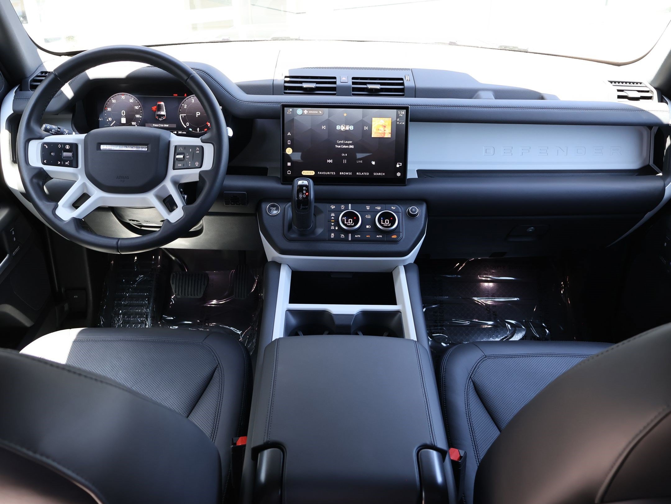 Certified 2025 Land Rover Defender 130 X-Dynamic SE AWD/4WD image 28