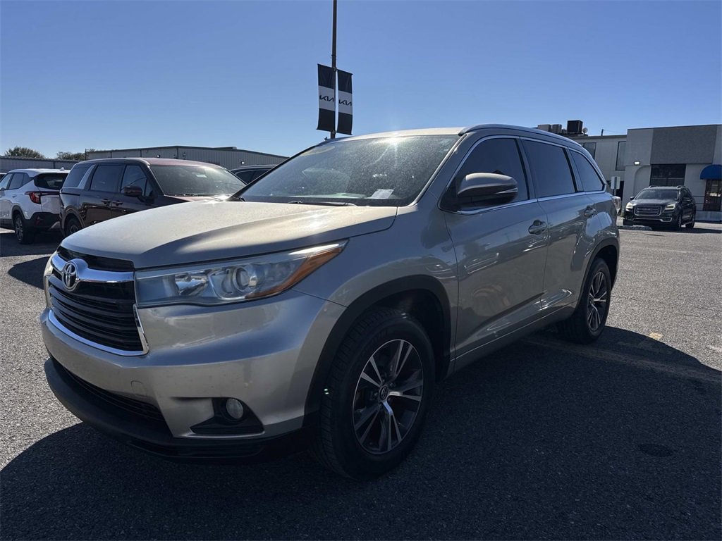 Used 2016 Toyota Highlander XLE image 6