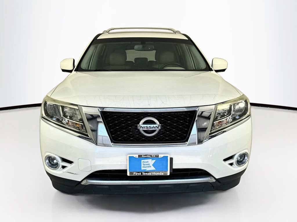 Used 2016 Nissan Pathfinder Platinum w/ Family Entertainment Package FWD image 2