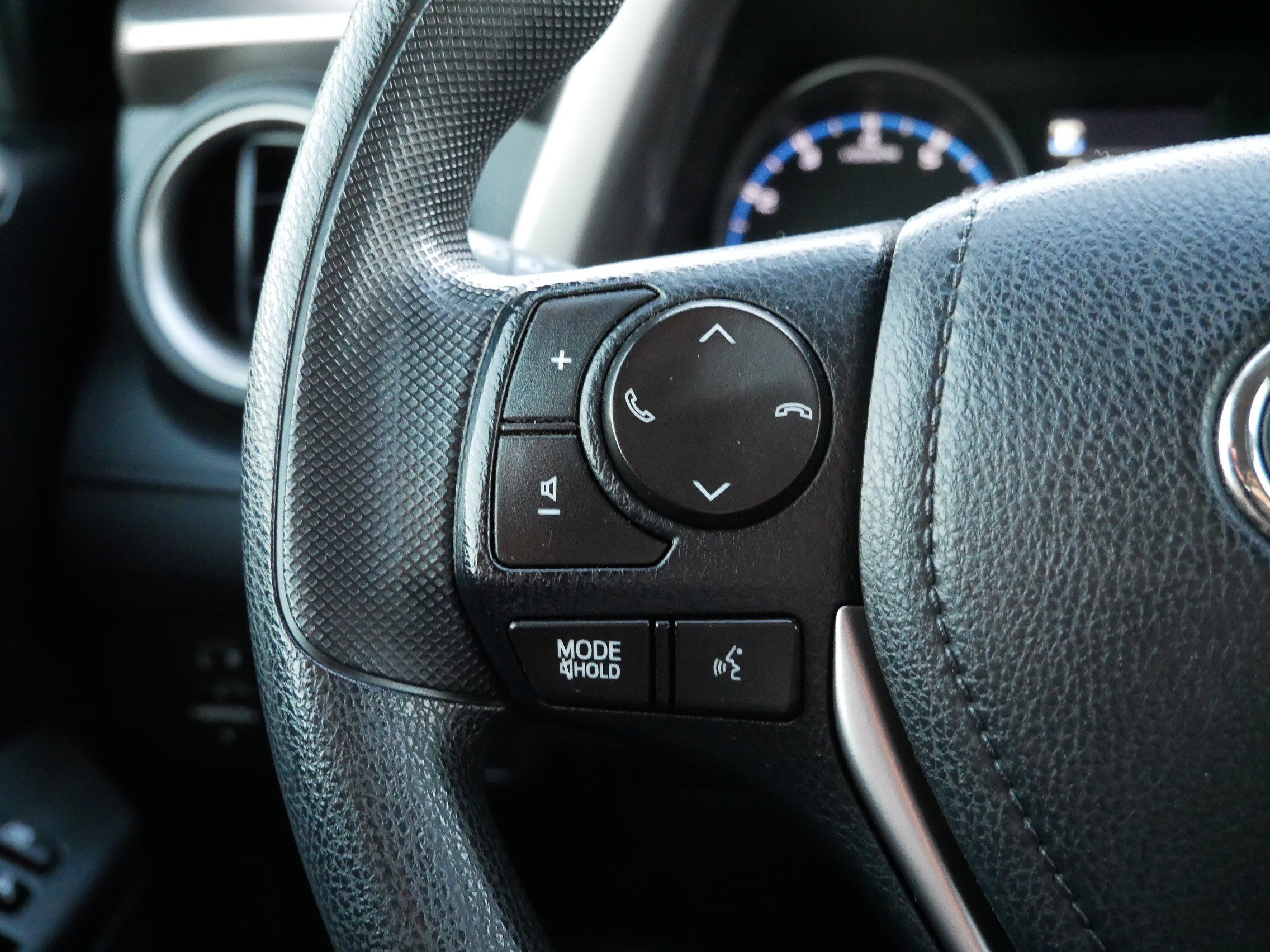 Used 2018 Toyota RAV4 LE w/ All Weather Liner Package image 28