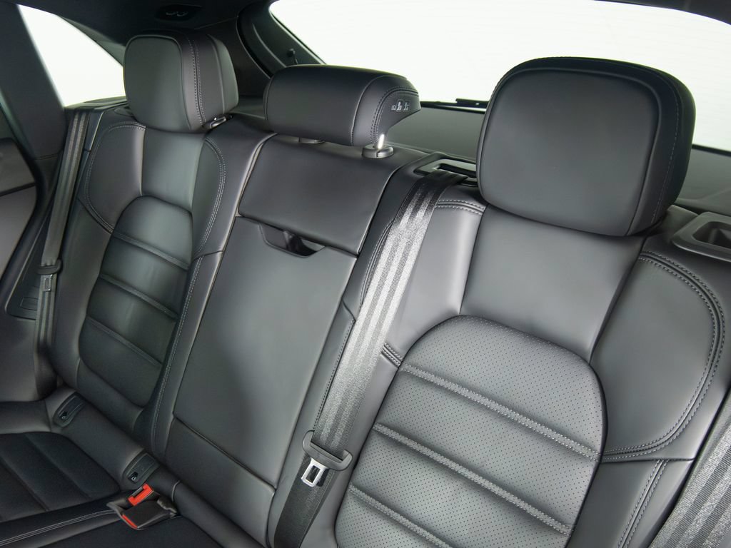 Certified 2026 Porsche Macan AWD/4WD image 41