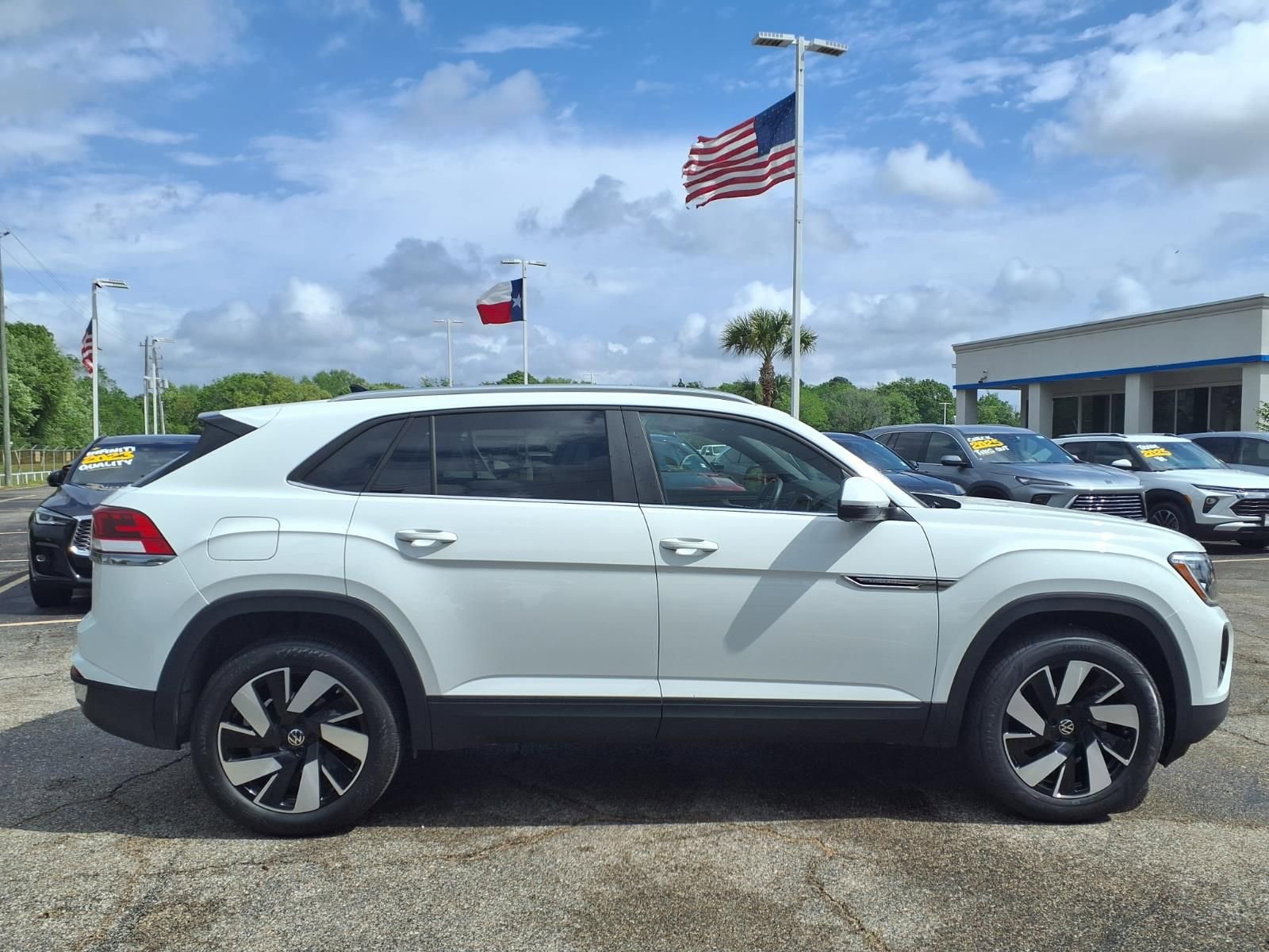 Used 2025 Volkswagen Atlas Cross Sport SE image 21