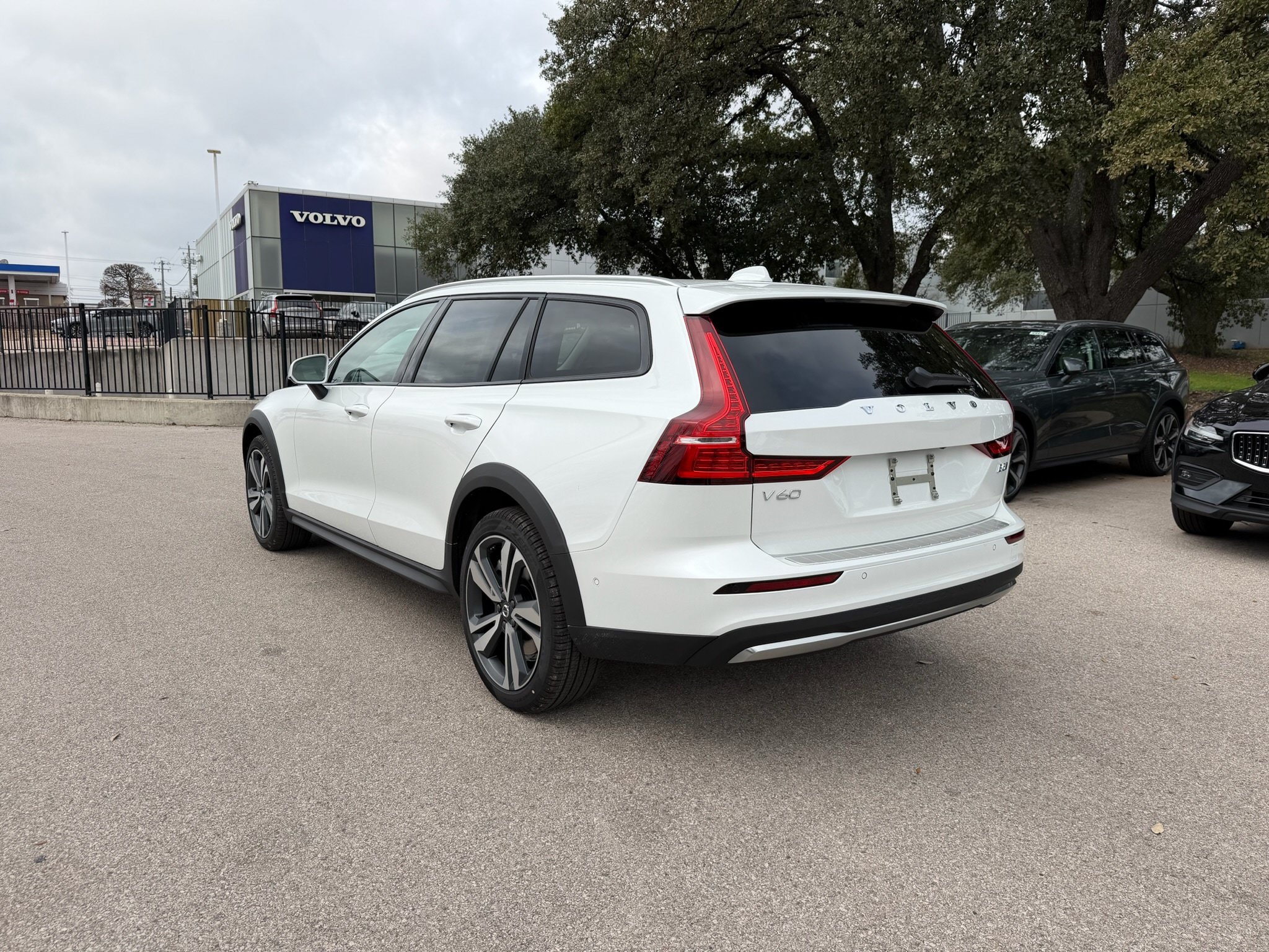 New 2026 Volvo V60 B5 Cross Country Plus w/ Protection Package Premier AWD/4WD image 4