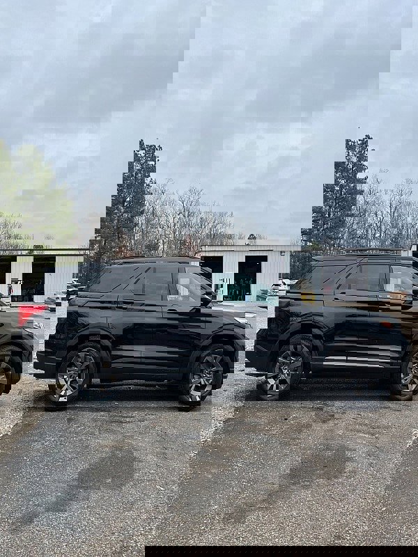 Used 2023 Ford Explorer XLT w/ Equipment Group 202A image 7