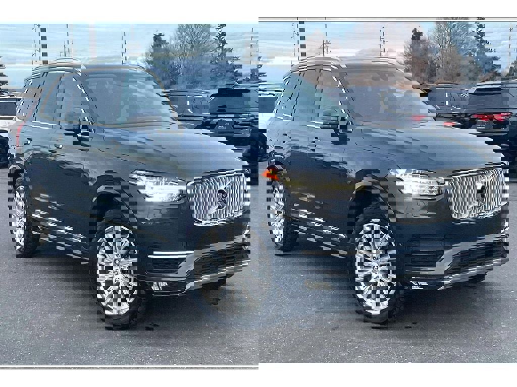 Used 2017 Volvo XC90 T6 Inscription w/ Vision Package image 2