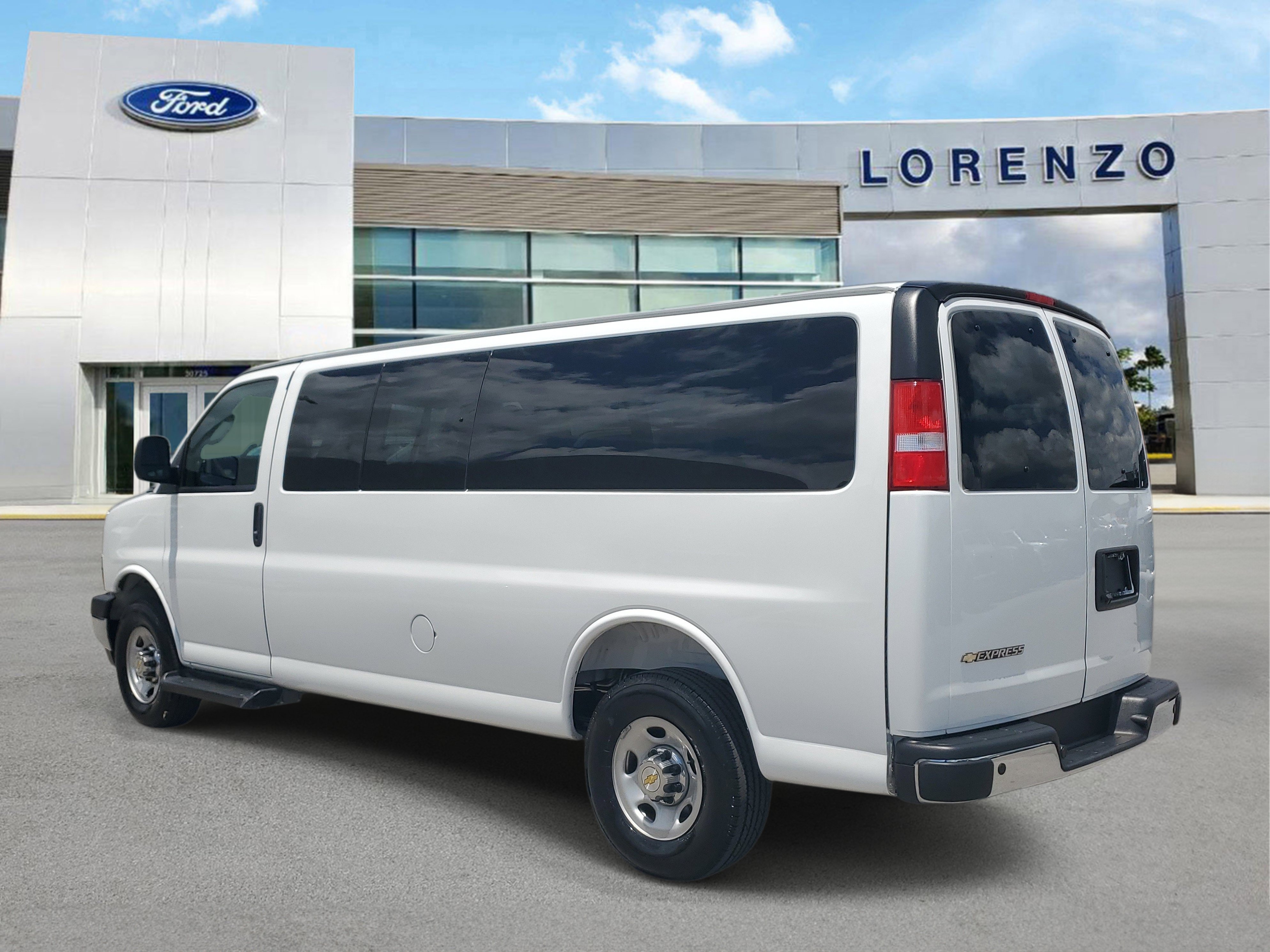 Used 2025 Chevrolet Express 3500 LT w/ LT Preferred Equipment Group RWD image 7