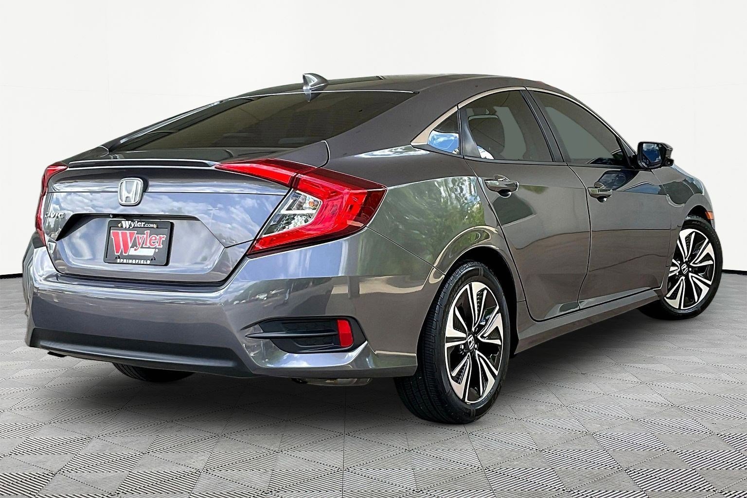 Used 2018 Honda Civic EX-T image 6