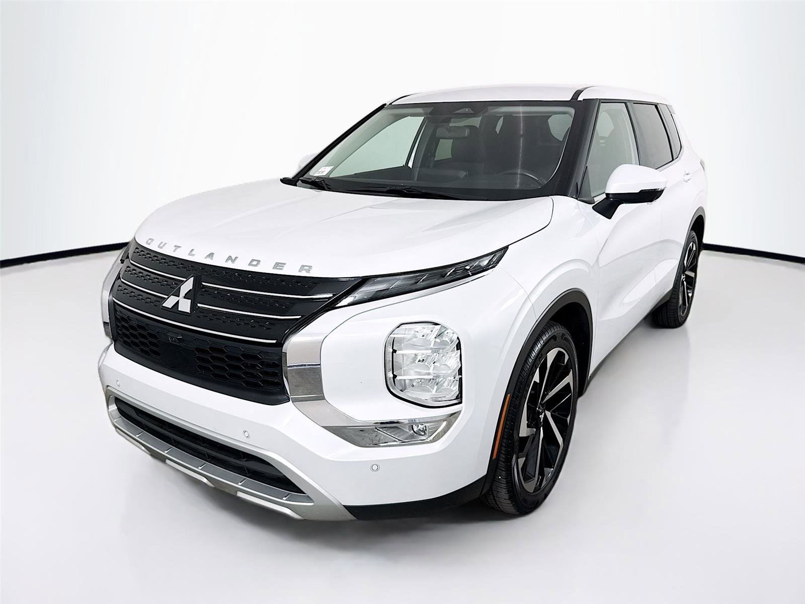 Used 2024 Mitsubishi Outlander SE