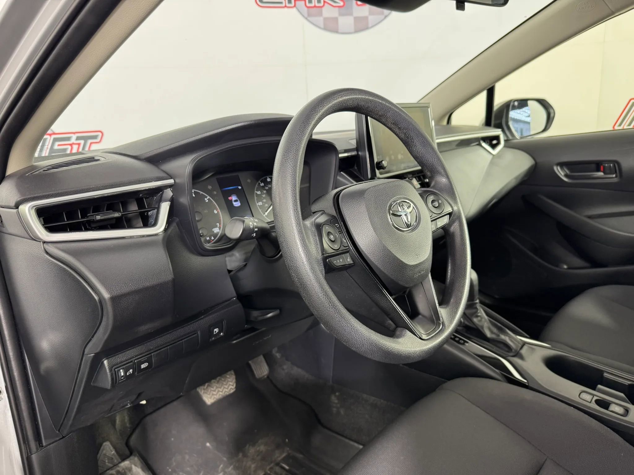 Used 2025 Toyota Corolla LE FWD image 10