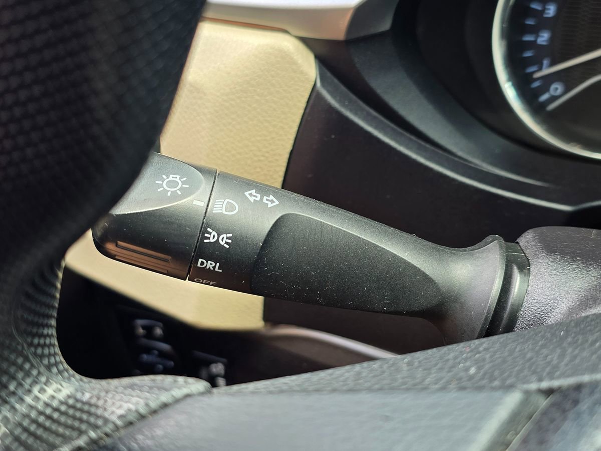 Used 2016 Toyota Corolla LE FWD image 40