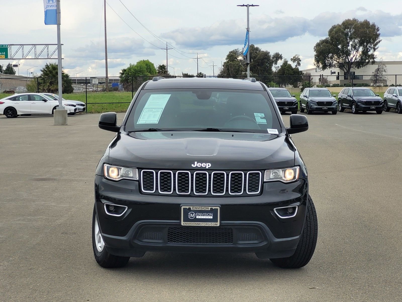 Used 2017 Jeep Grand Cherokee Laredo w/ Quick Order Package 2BE image 2