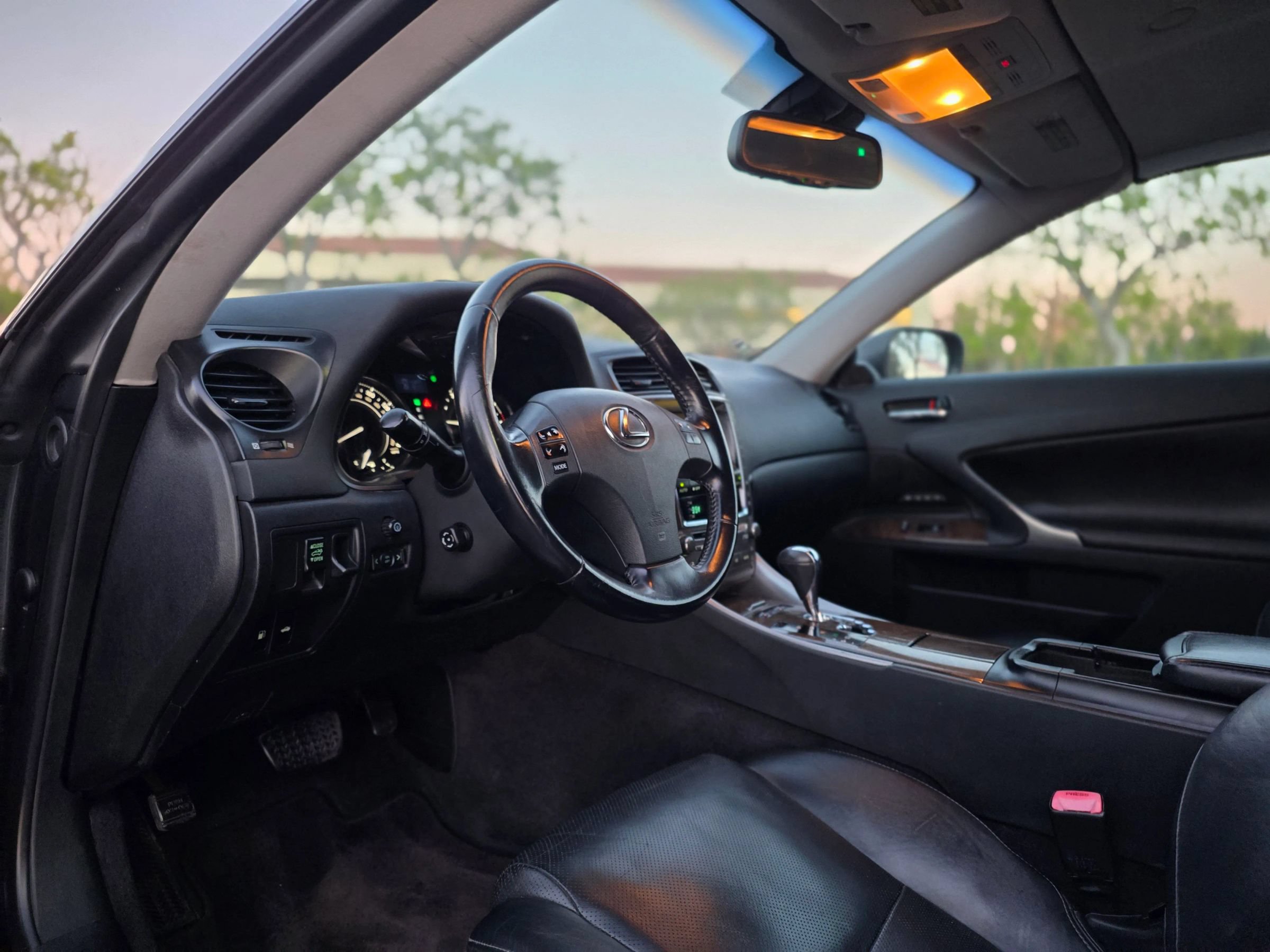 Used 2010 Lexus IS 350C RWD image 17