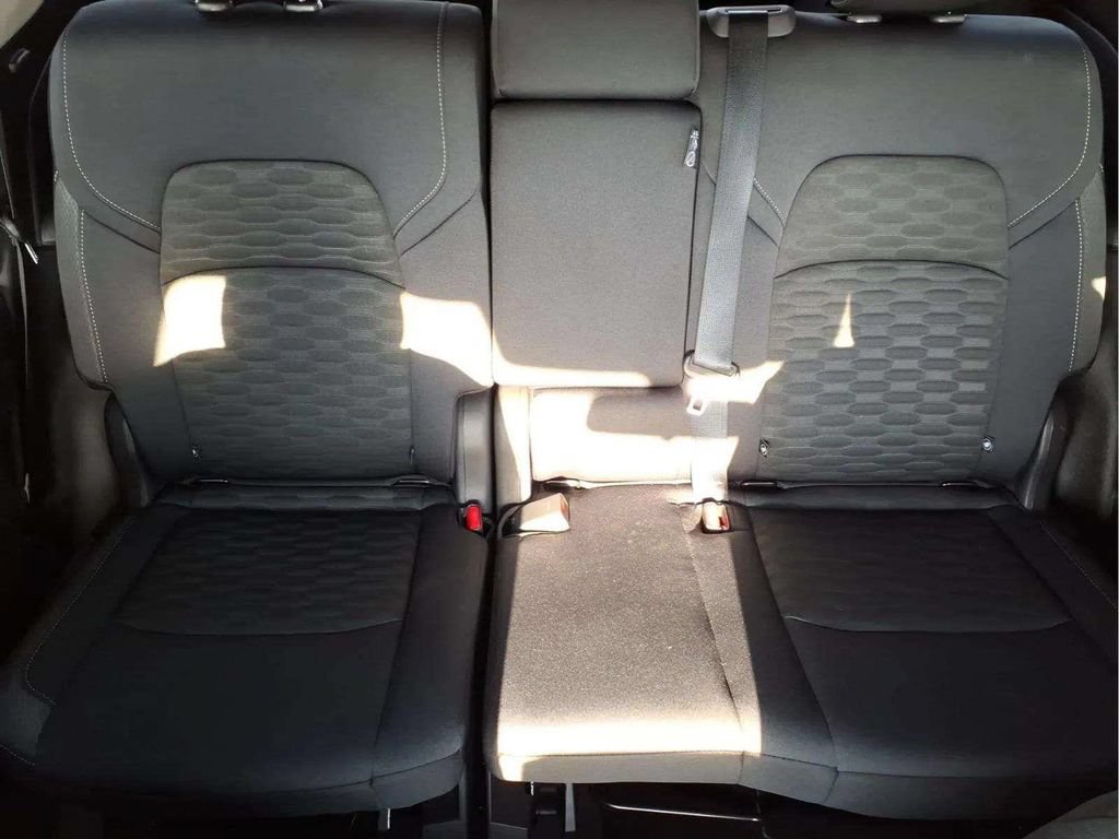 Used 2025 Nissan Pathfinder SV FWD image 17