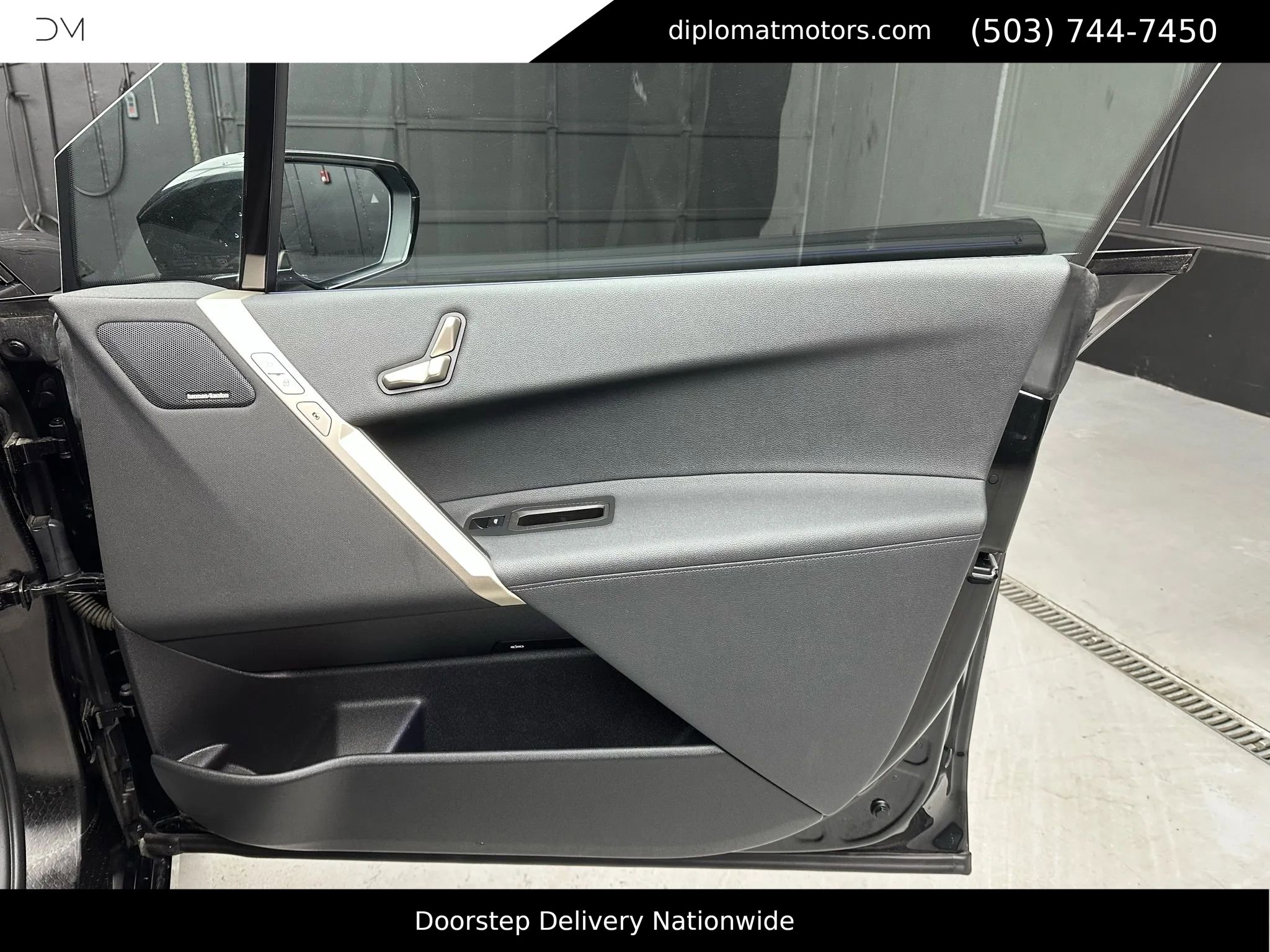 Used 2024 BMW iX xDrive50 w/ Sport Package image 26