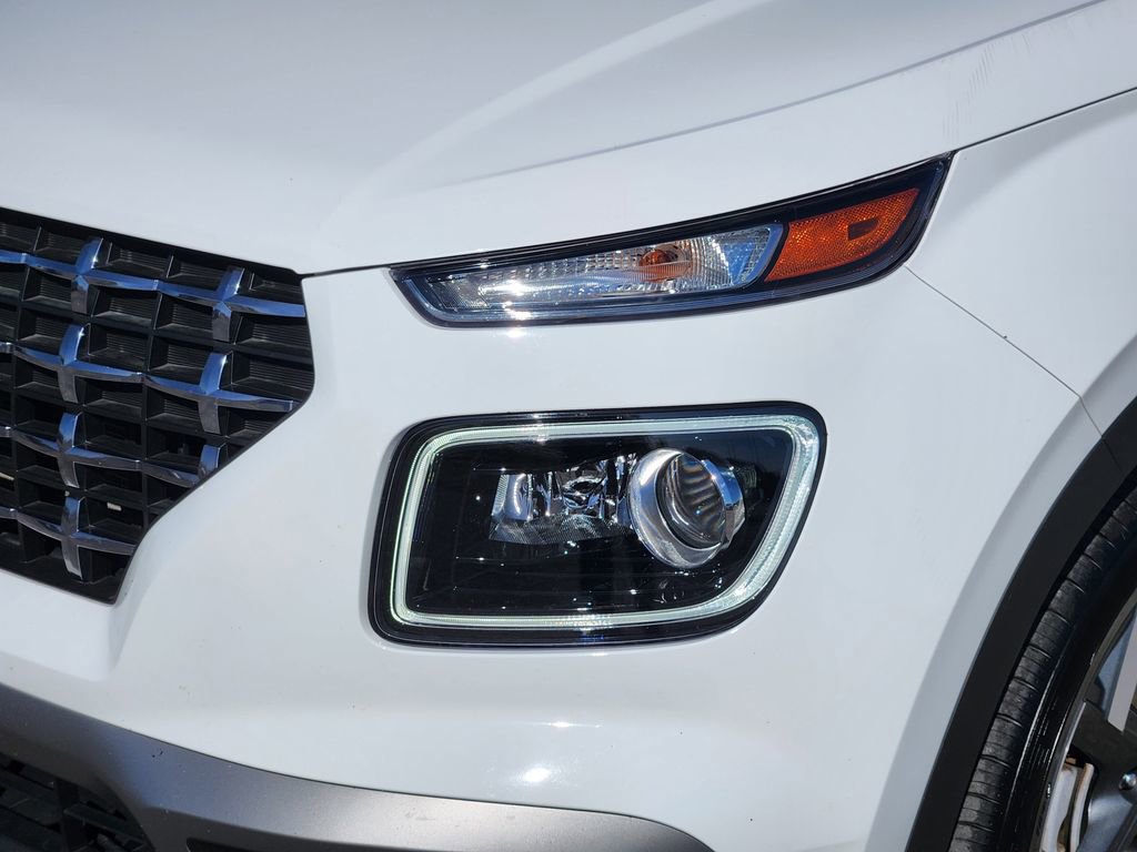 Used 2024 Hyundai Venue Limited image 10
