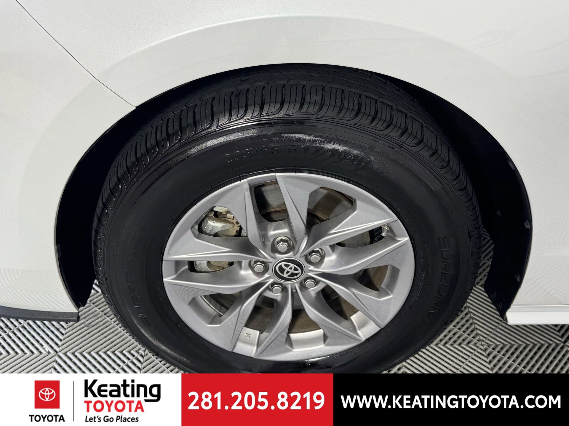Certified 2024 Toyota Sienna XLE FWD image 33